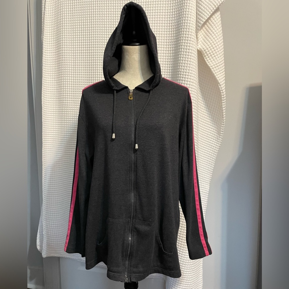 EXTRA TOUCH SPORTSWEAR Gray hooded jacket.